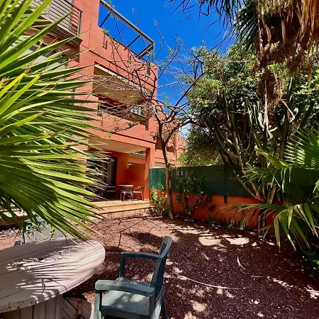 Apartament With Garden *